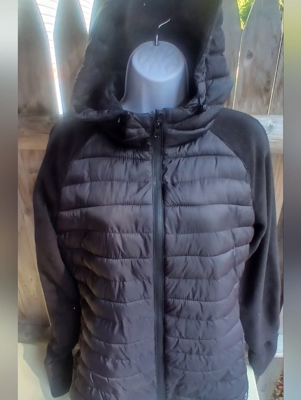 Women"s Gap Primaloft Performance Hooded Puffer Jacket Black Size L.